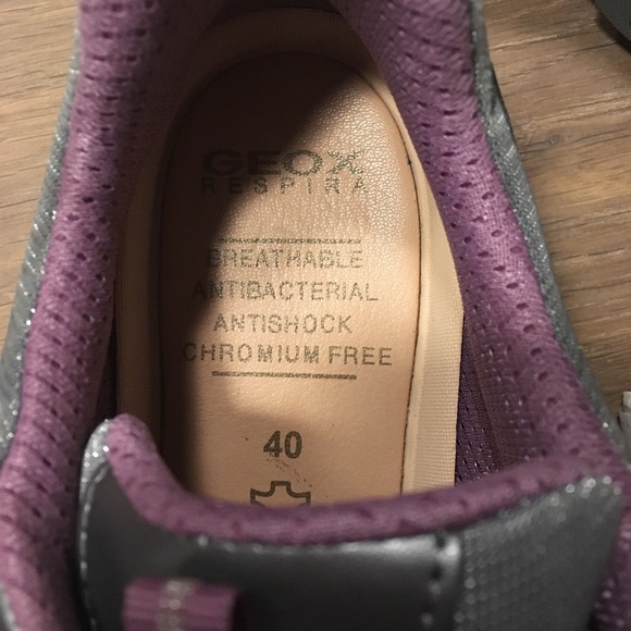 New w/box Geox sneakers big girls size 9. - Picture 5 of 8